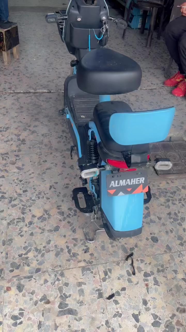 دراجه شحن للبيع كامله مكفوله كله شغاله سرعه 60
السعر 300 الف بيه مجال بسيط 
العنوان بغداد مدينه الصدر 
***********
