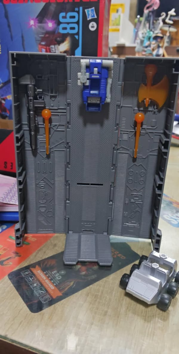 مجسم أوبتيموس برايم (Optimus Prime) من سلسلة Transformers Studio Series 86 Commander Class، المستوحى من شخصيته في فيلم Transformers: The Movie.  
السعر خاص
متوفر توصيل لجميع محافظات العراق


**إذا كنت صاحب هذا الإعلان وتريد حذفه لأي سبب، رجاءا أرسل رسالة إلى الدعم الفني**