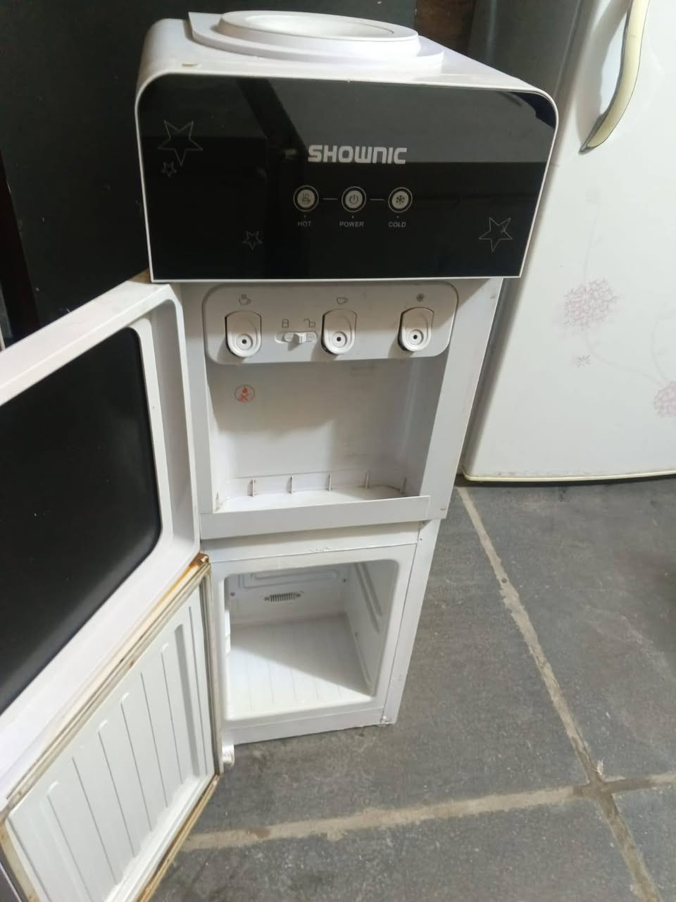 براد ماء نضيف جدا 90
مشتل


**إذا كنت صاحب هذا الإعلان وتريد حذفه لأي سبب، رجاءا أرسل رسالة إلى الدعم الفني**