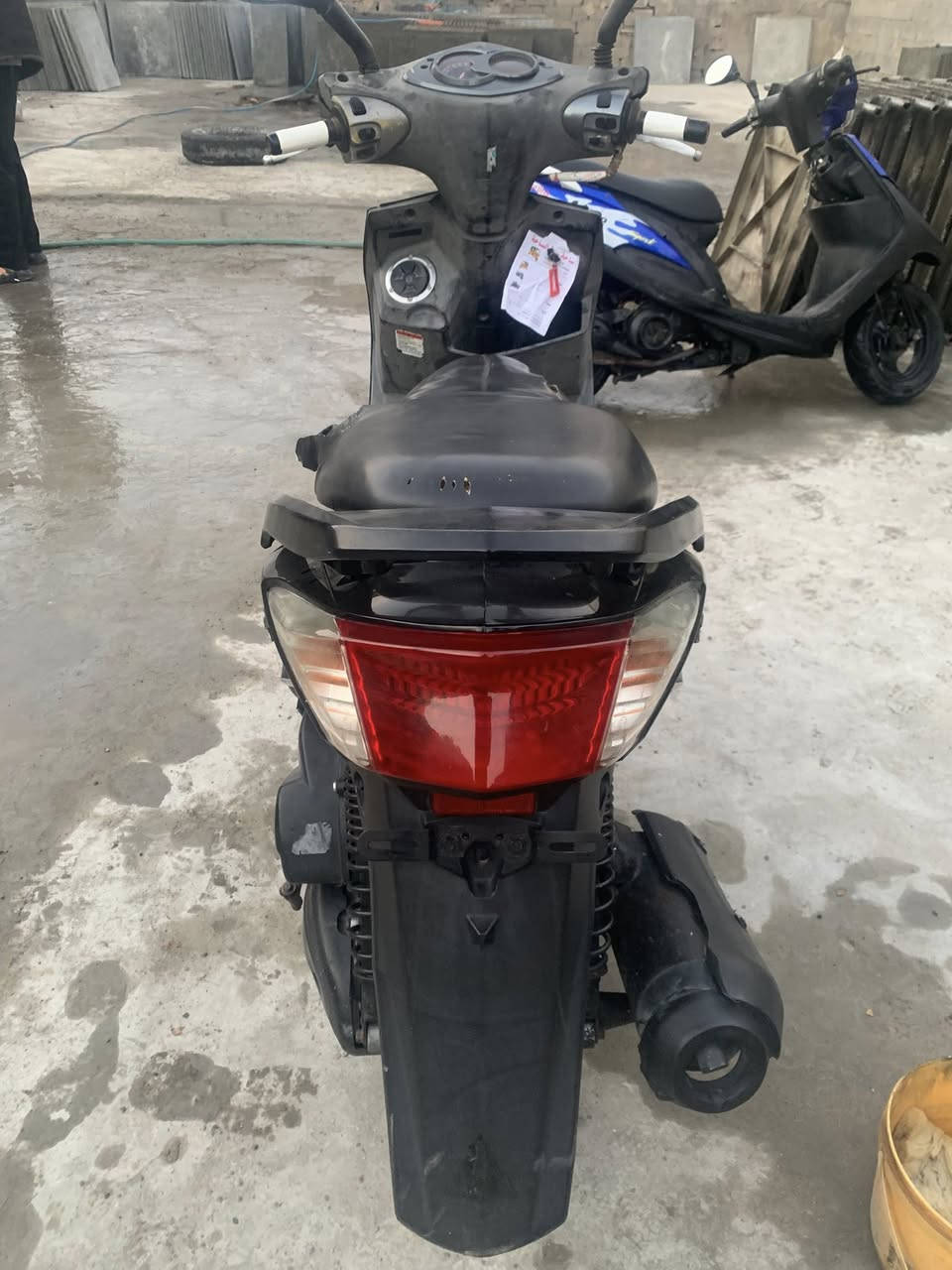 سلام عليكم سكنس فحل للبيع دراجه مجفته وكفرات تجاري كلشي بيهه شغال كهربائيات سلف هندر الدراجه كابريتر السعر 500 وبيها مجال مكاني الشعله ***********
