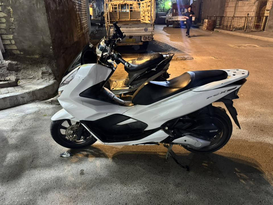 سلام عليكم اخوان pcx كفرهة الامامي تعبان ماشيه 33الف الدراجه ممفتوحه ابد للعلم الدراجه ياباني الدراجه سعرهة 13 ونص مكاني بغداد مدينه الصدر 
رقمي ***********
