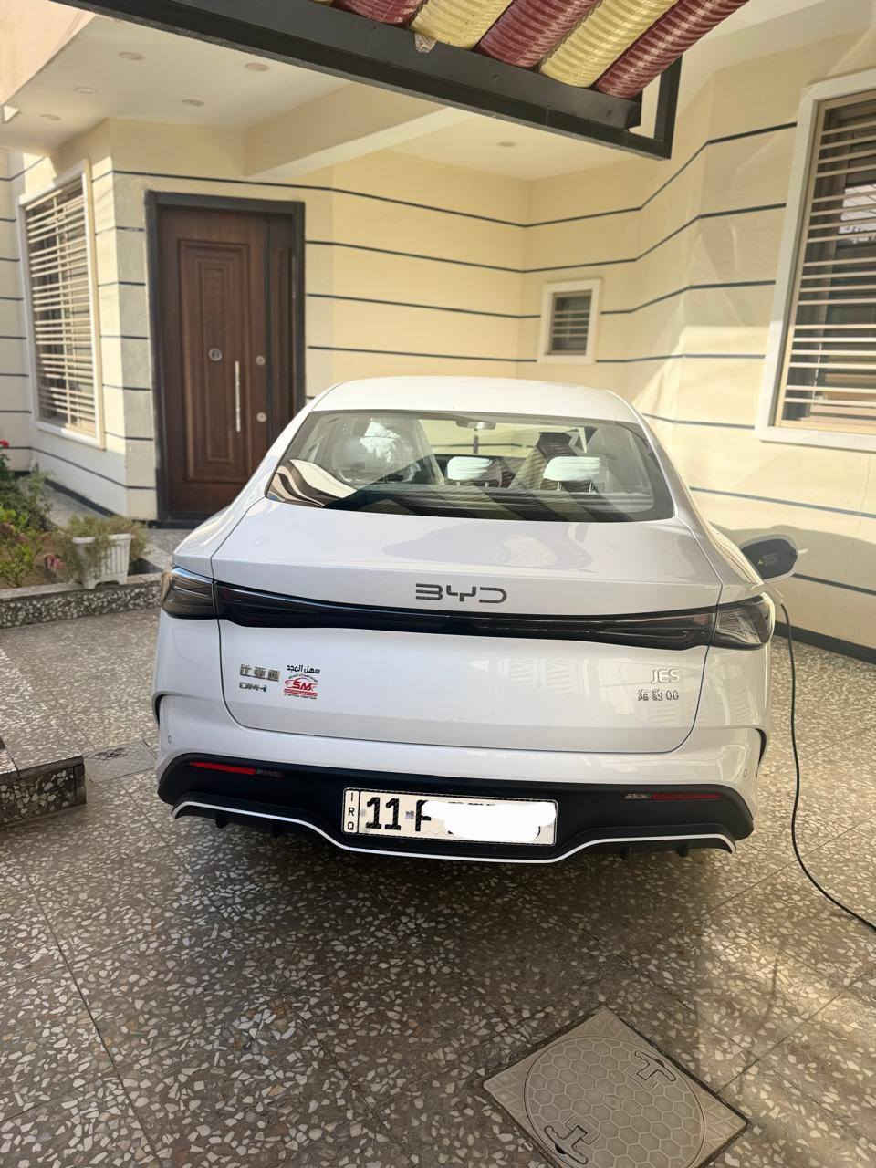 السلام عليكم سيل ٦ ابيض موديل ٢٠٢٥
مرقم كامل بغداد 
عداد ١٠٠٠ يعني اخت الزيرو 
عدت السياره كامله مكمله حته الشاحنه اصليه وياها 
السعر ٢٤.٨٠٠ مرقم كامل بغداد 
المواصفات // 
 كشن كهرباء . داخل جلد ابيض . حساسات . 
رادارات . نسخه 120 كلم . شاشه كبيره دواره . 5 كاميرات
حساس امامي 
حساس خلفي 
شاشه منزله برامج وجاهزه 
الاستفسار ***********  
مكان السياره بغداد الدوره
