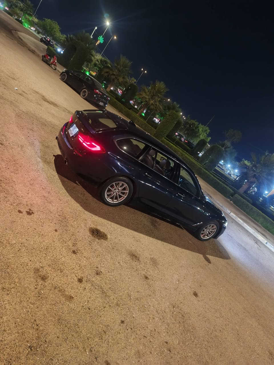 السلام عليكم
Bmw/520,2018
السعر ١٢٥$للبيع  فقط

بي ام دبليو موديل (2018 )
بيها  بيها باب كلير بدون دواخل
مكينه ٤ سلندرتوين تيربو    السياره خليجيه     
داخل جلد قرميدي بلادي ونظيف كلش 
كشن كامل كهربائي 
شاشه جبيره وماوس تحكم بالشاشه و وسائط ومعلومات السياره 
بصمه وحساسات امامي خلفي بلادي وشغال لايت زنون وعدسات متحركه اصل ترحيب مري ويدات البوب داخل الاناره كلها led بلادي السياره بيها led ابواب ودشبول متغير الالوان بلادي 
كروز سرعه وتحكم ستيرن اوتو ستوب هندبريك دكمه واوتو هولد تبريد ٣ قطع وكله لمس وشاشه ٣ وضعيات قياده نورما وسبورت وكومفورت صندوك كهرباء  
بيها بعد مواصفات والسياره نظيفه كلش وع الفحص 
السياره مكانها كربلاء 
السعر ١٢٥ وبيها مجال 
***********
