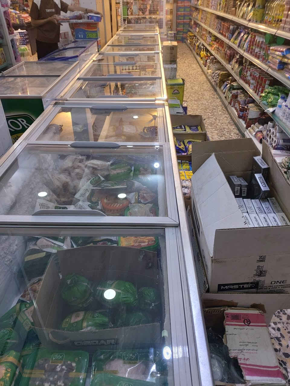 سلام عليكم ماركت للبيع بغداد للحسينية الراشديه مدخل الحمل  تحتوي على ١٢ عارضة براد ٤ عارضة مجمدة كبيرة سستم كاميرات ١٦ كاميرا عارضة كيك وعارضة مقبلات وعارضة جكاير وعوارض كرزات وفاترينات كوزمتك وعوارض بهارات ميز كاشير سبالت عدد ٢ مولد كاتم ٢٦٠ امبير وفيها كثير من المنتجات *********** بس الشراي يتصل
