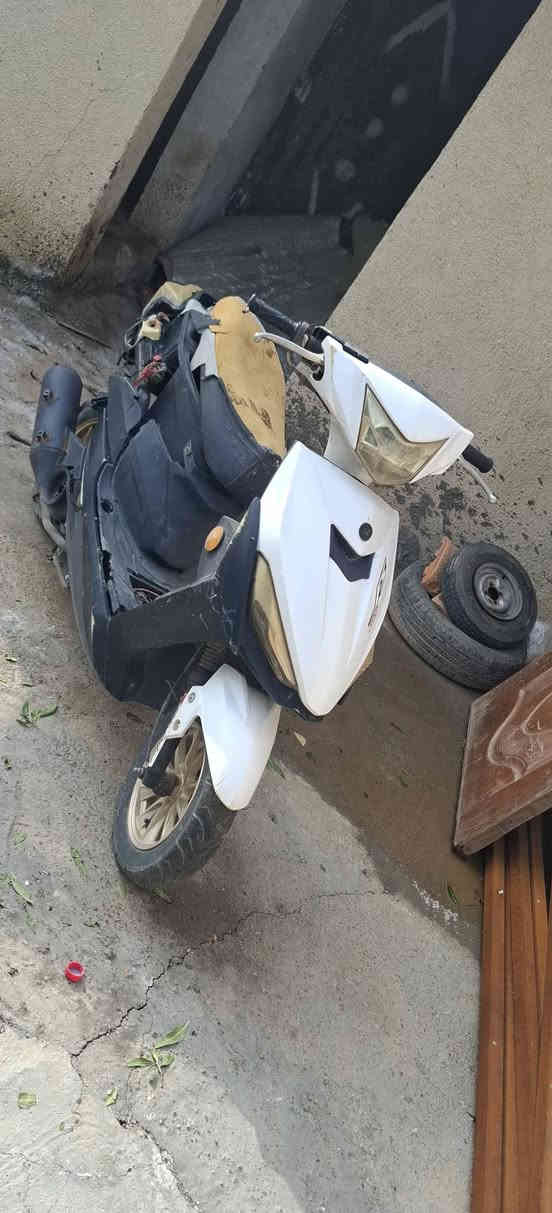 هاي دراجه للبيع نقصها كابريتر حلل واخذ من قلب ولسان بيها شلع تشلع تبليط مكاني بغداد تاجي قرب جسر الدوار ٢٠٢١ اخذتها من شركه بس تركتها اخذت سياره وهسه اريد ابيعها متواجد خاص واتساب *********** ما عندي توصيل
