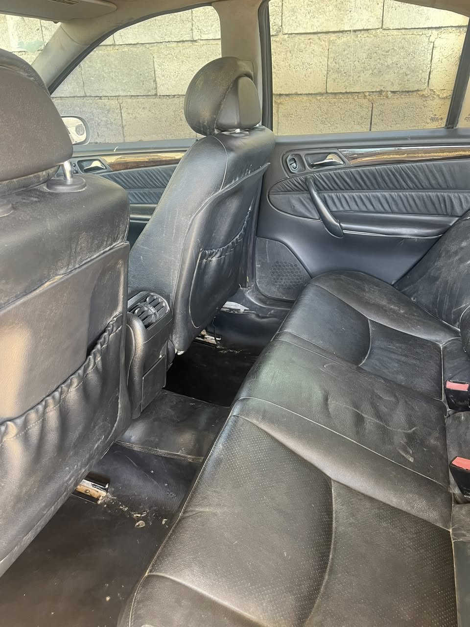 السلام عليكم   ادوات ادوات
للبيع مارسيدس c200
موديل 2007
محرك 4سلندر تيربو
***********
