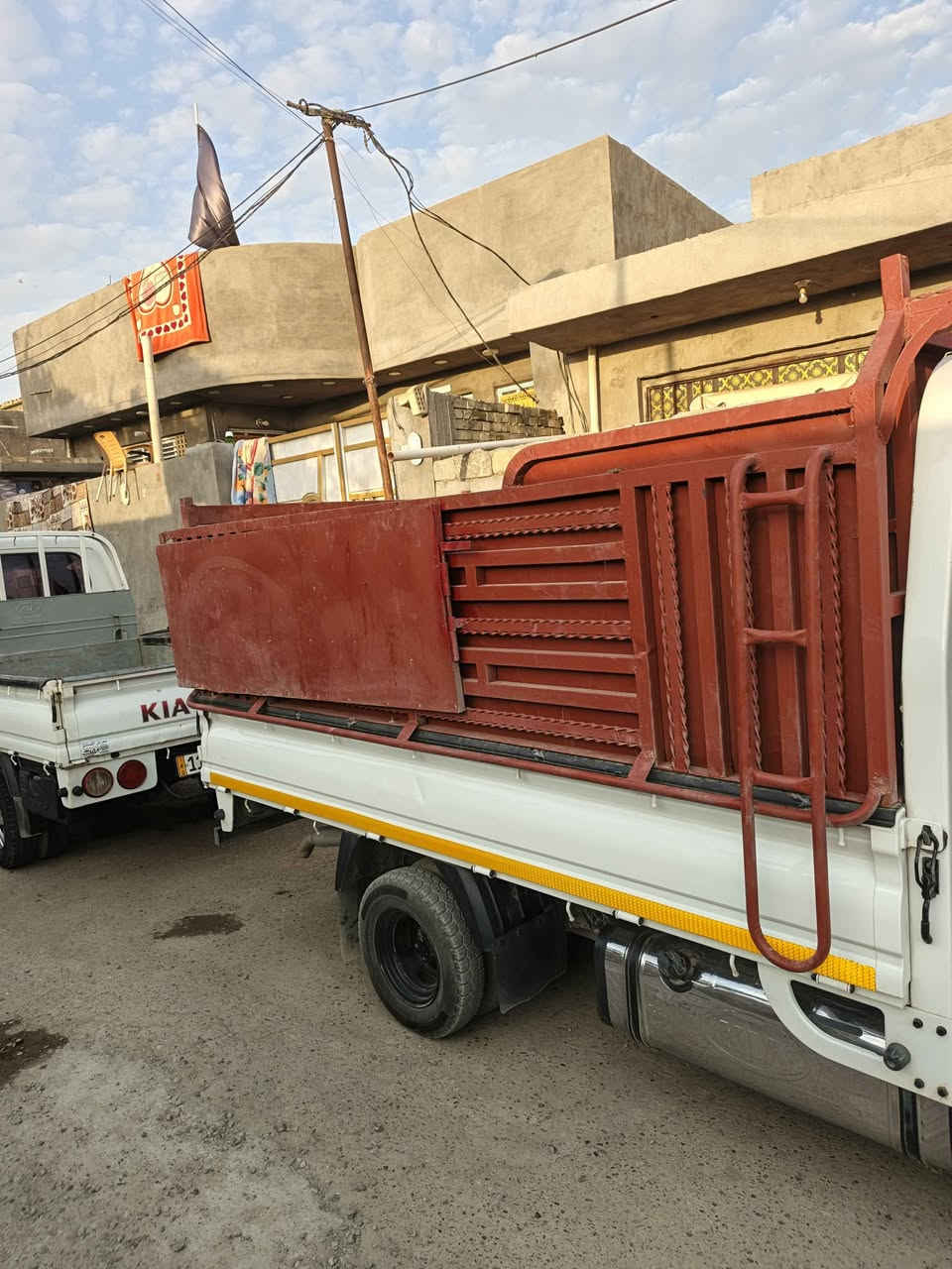 ‎سلام عليكم محجر عدد 2 للبيع 
لابيض ب 350 وبيه مجال
ول الحمر ب 600 وبيه مجال 
***********‎ Colombo, Sri Lanka
