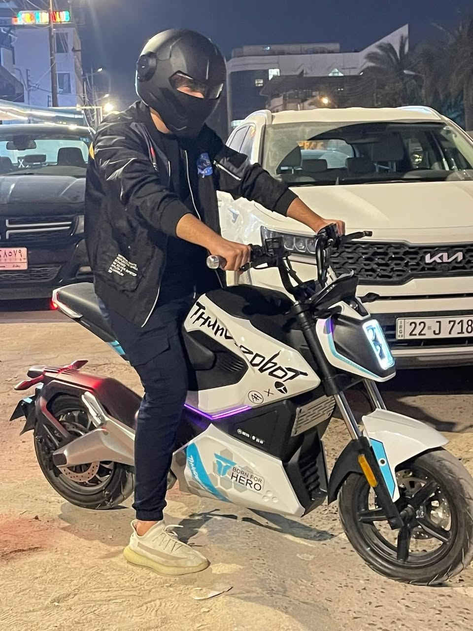 ماركة Aima
مستوردهه بايدي بطاريات ليثيوم
سرعة 70 كيلو متر
ماشيه 1050 كيلو جديده ونظيفة
السعر المطلوب 8 ورقات
تواصل خاص 
مكانهه بصرة
***********
