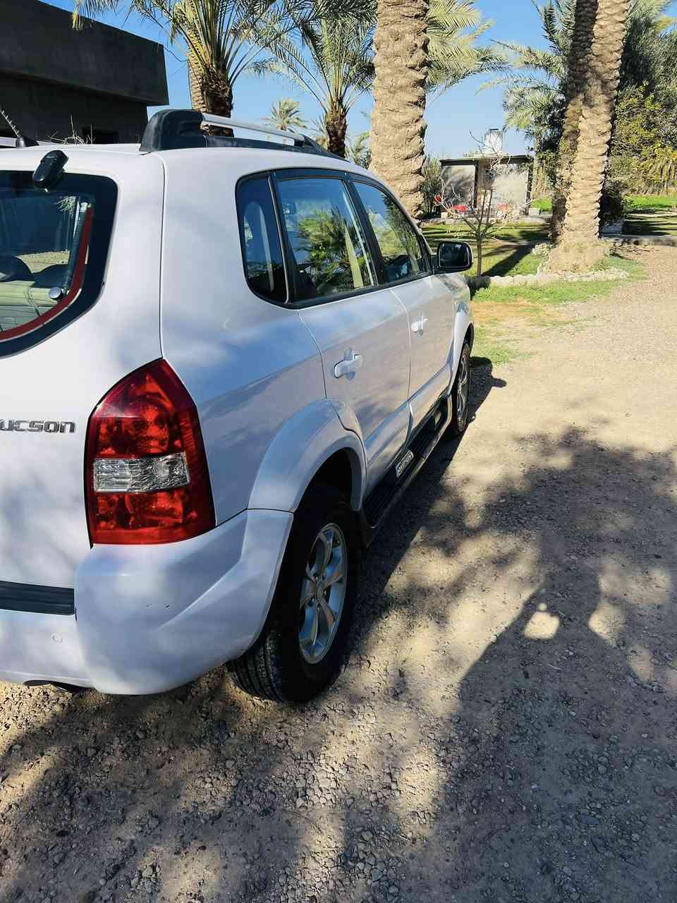 السلام عليكم
توسان 2009خليجي على وضع الشركه 
بيها جاملغ  امامي مبدل وكاله فقط غيرها كفاله سونار مرفق بالمنشور 
هزه ورقم جديد باسمي شخصياً تحويل ثاني يوم
سياره جاهزه مابيها كل نقص 
تبريد/تدفئه 
تخم تاير صدر جديد 
السعر123$.قابل للتفاوض
سياره مكانها بغداد
هـ ***********
