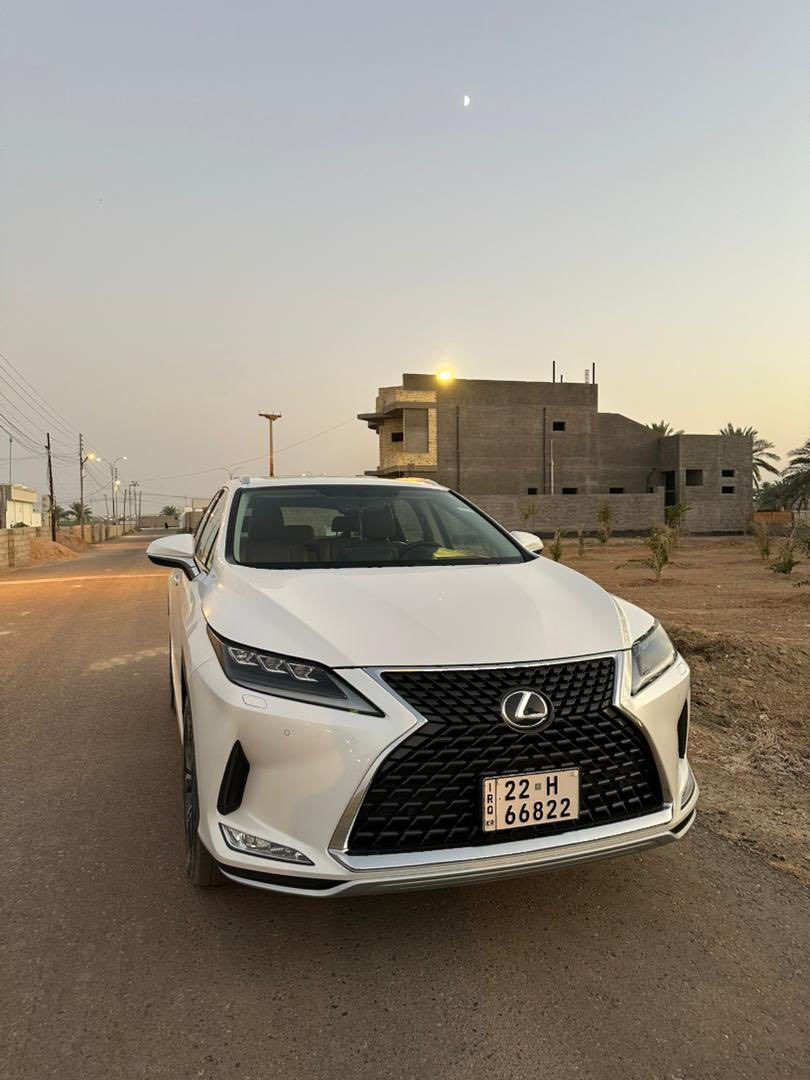 تحية طيبة
 لكزز RX موديل 2021 خليجي. داخل مشمشي، لايت ثلاث عدسات اربع بصمات وبعد كثير مواصفات
 سيارة  كلين تايتل وصار بيها طخة بسيطة كلش مثل ما موضح بالصور وتم تصليحها بشركة لكزز.  
محرك 3500  
الممشى 120 الف كم 
سيارة جديدة وترايها للبصرة
مكان السيارة الانبار
التواصل على ***********
او واتس اب 00601113389783
