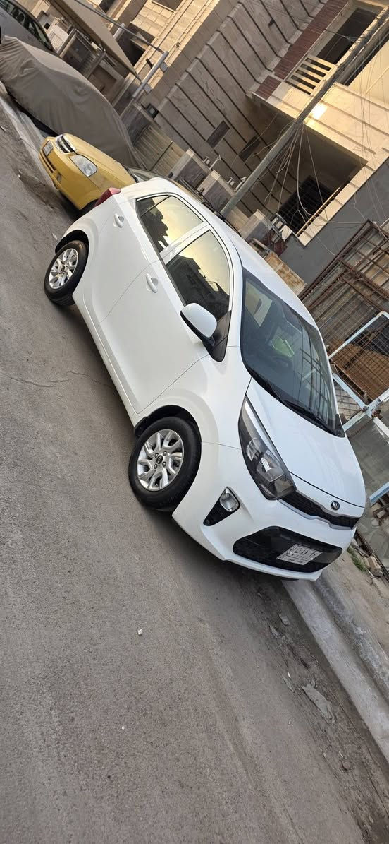 السلام عليكم كيا بيكانتو خليجي مكفولة (موديل 2020) كلش نظيفة السيارة شاشة كامرة خلفية حساسات بل دعامية تحكم ستيرن 
محرك 4 سلندر دووش مكان السيارة بغداد اليرموك 
السعر: 113 وبيها مجال 
للاستفسار:***********/***********

