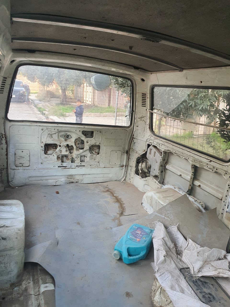 السلام عليكم
تويوتا هايسا للبيع موديل ٩٨ ، رقم شعار كمركي باسمي شرط التحويل ، كابون بانزين، تعمير جديد، حدادية وصبغ جديد ، السعر ٣٠$ وبيها مجال للاستفسار اكثر الاتصال على 
***********
***********
