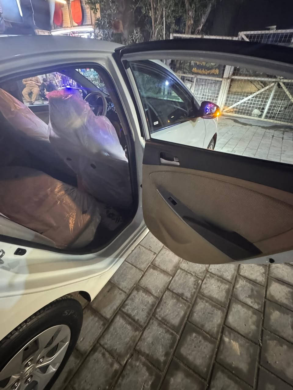 سلام عليكم اكسنت ٢٠١٣ شركة العامة
صبغ بنيد فقط وبيها بارد سونار موجود بل صور السعر ٨٩ورقة 
عنواني بغداد شارع فلسطين ***********
