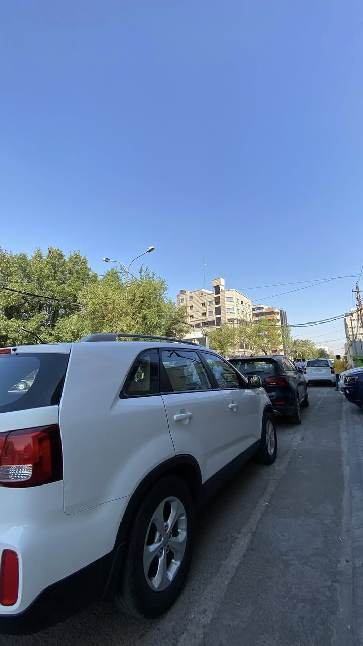 سورنتو 2014 للبيع
خليجي محرك 2400 دوش اخذتها بدون ضربة وسونار موجود ونضربت عندي بلجنطة بجانب الرقم وصلحتة سيارة على ايدي اخوكم محامي من بغداد السيارة رقم ديالى مشروع وطني نظيفة صارلها وياي 3 سنوات صدر جديد حساسات وشاشة حديثة يوتيوب وموقع وكاميرا خلفية 
مكاني بغداد الامين الثانية ***********
