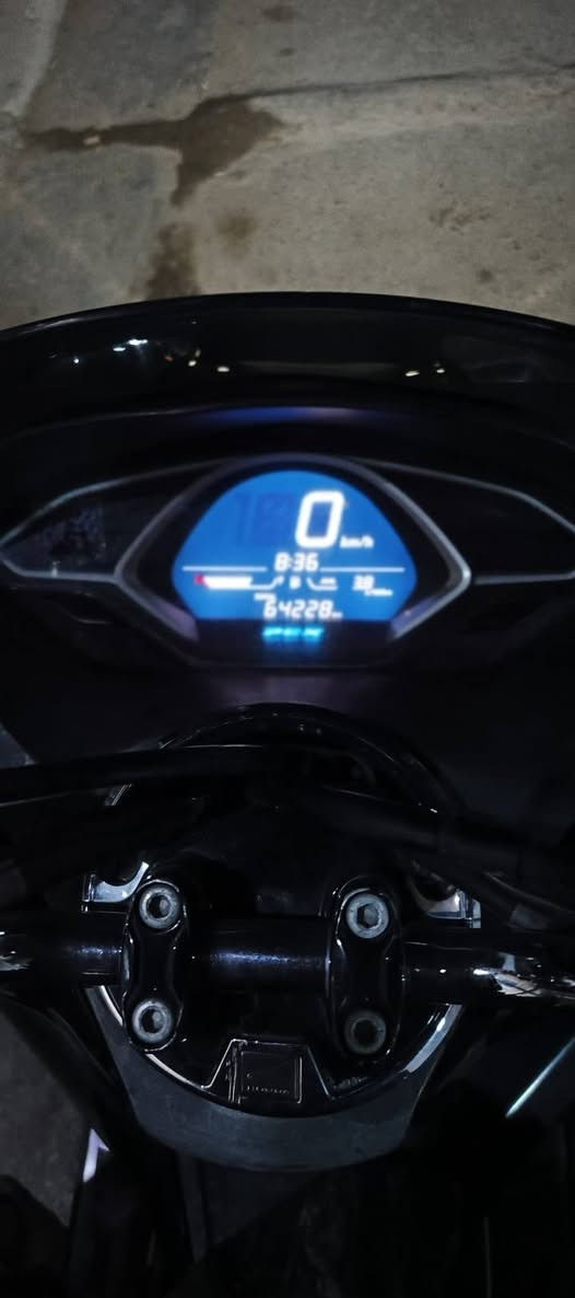 السلام عليكم دراجه pcx جيل الثالث للبيع درجه مكينه مكفوله نضافه 100% شلعه معدل الكفرات يراد ترتيب الهن وبيهن كسور خفيفات مكاني بغداد الحسينيه الراشديه رقم *********** سعر 1850  اقره التفاصيل وخابر 🤍
