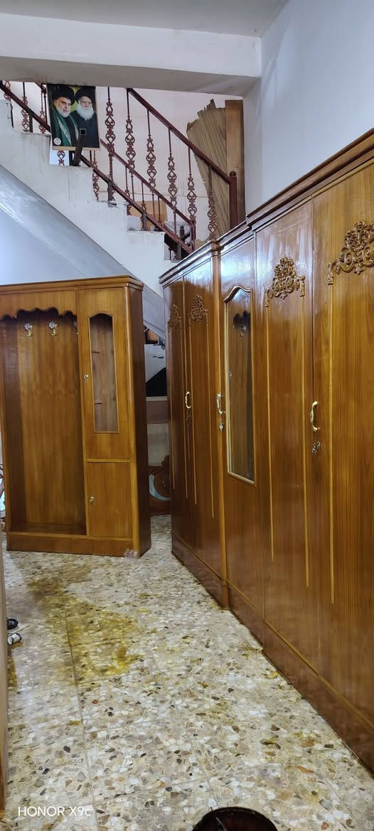 السلام عليكم غرفه كامله ام الخمس بيبان تسقام درجه اولى نظيفه كلش نظافتها 100 غرفه كامله وجاهزه اي نقص ما بيها مستعمله الغرفه كلها صاج السعر 750 شامل شد والتوصيل مجاني داخل النجف والشراي يتصل مكاني نجف ناحيه الرضويه قرب الجسر مال الرضويه ***********
