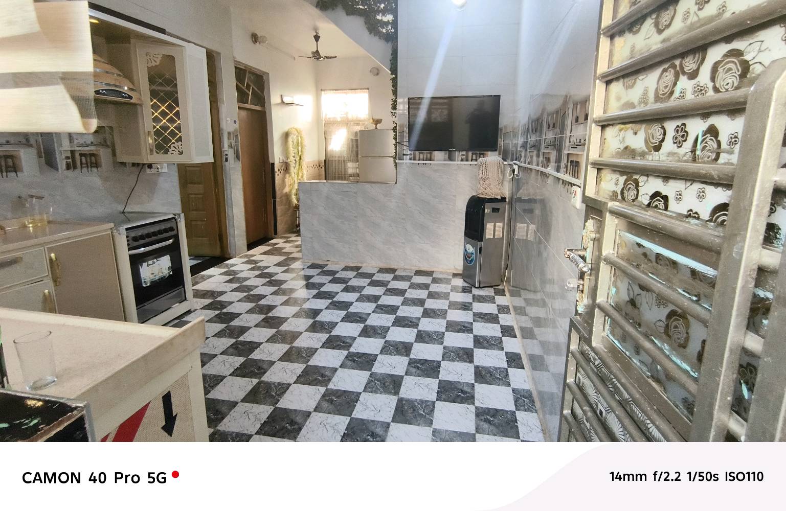 مشتمل مربع ركن طابق واحد منطقه الحسينيه مربع المخابرات قريب جدا من الشارع العام منطقة كامله خدمات مدراس ابتدائيه متوسطة واعدادية ولد وبنات تبليط مي كهرباء مجاري السعر 88 وبي مجال 