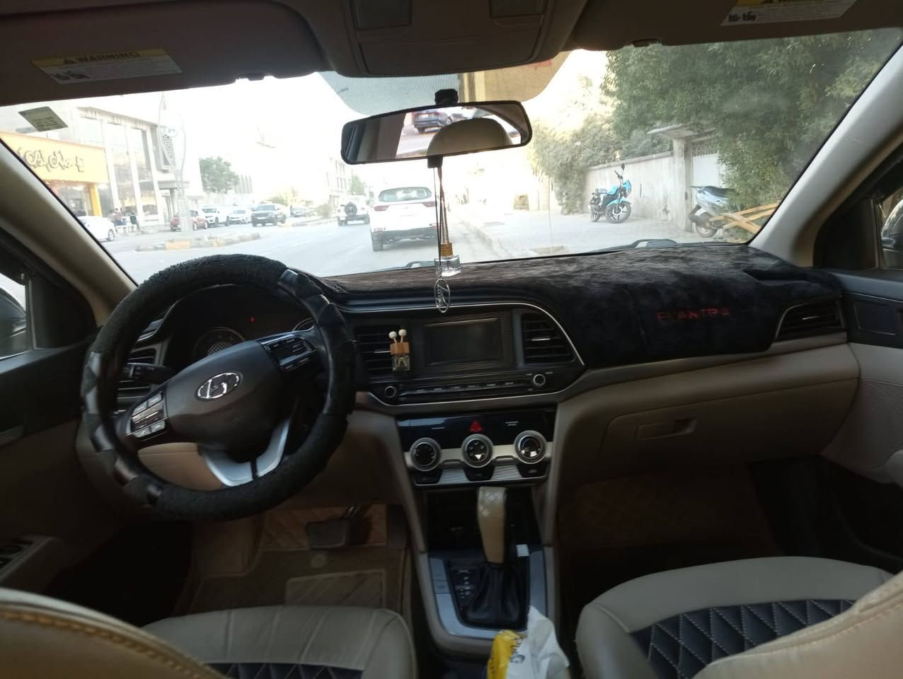 السلام عليكم 
النترا 19 وارد امريكي سوناره مرفق بالصور ماشيه 79 محرك 2000 دوش كير at سعره 133 مكانه بابل
للاستفسار الاتصال ***********
