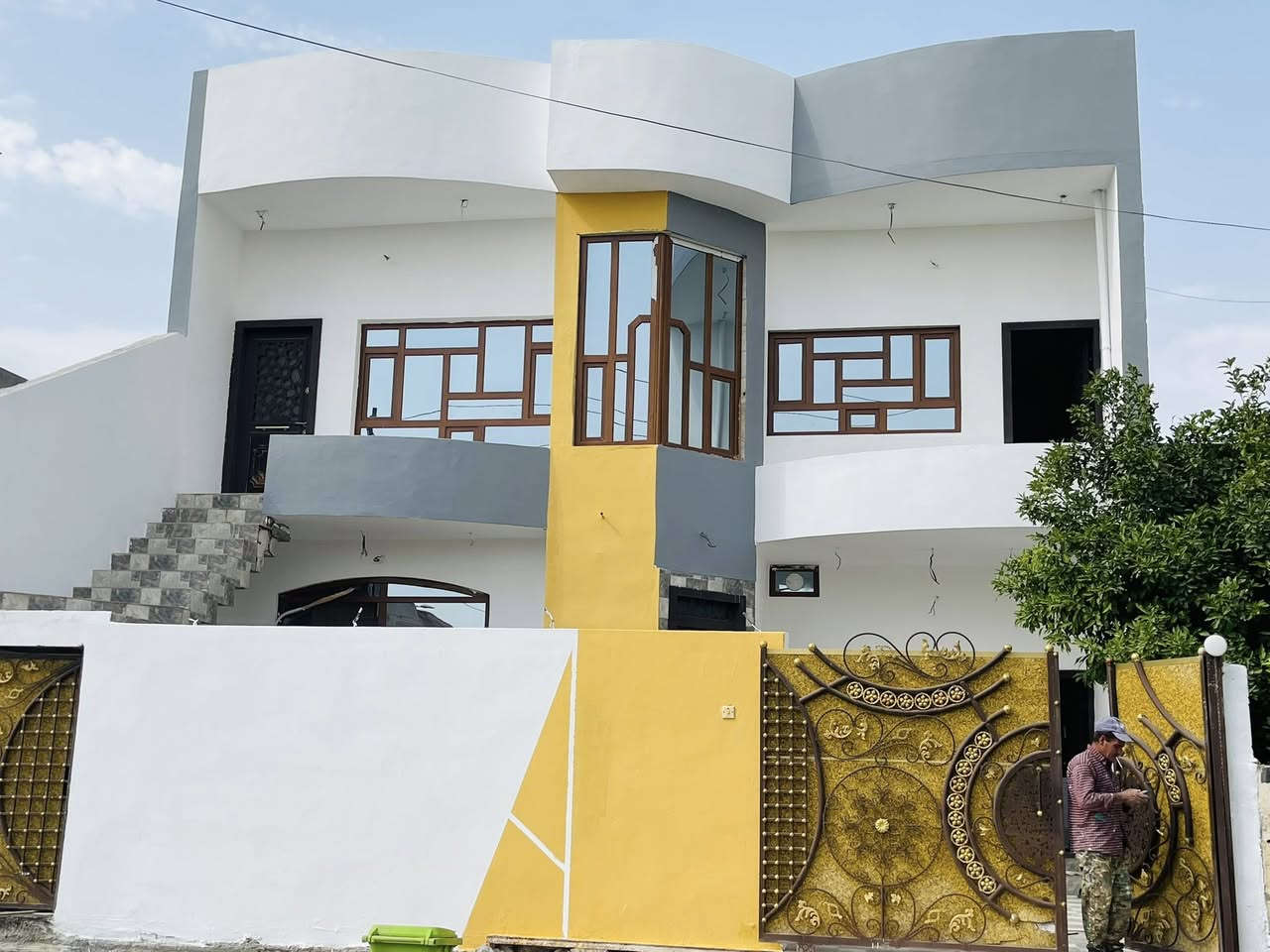 صباغ متفرغ 
بسعر مناسب 
***********
