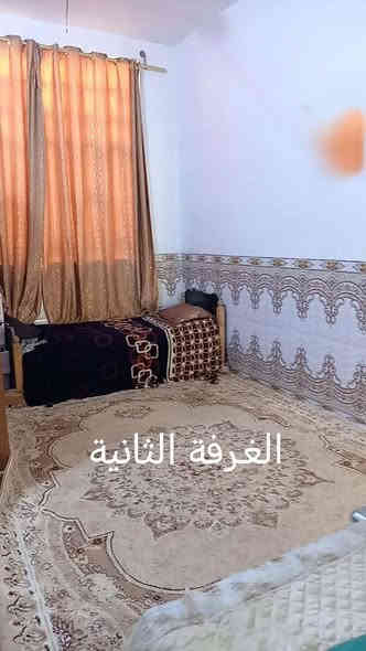 السلام عليكم بيت طابو صرف للبيع مساحه 150متر بناء جديد بناء طابوك رباط كونكريت السقف عگاده البيت يتكون من غرفتين  وصاله ومطبخ وحمام وصحيات البيت جديد مامحتاج كلشي موقع مالته جيد جدا المكان حي العسكري الغربي قرب شارع العريضه قرب صيدليه محمود الجنابي الاستفسار ***********ابو حسن العارضي السعر خاص
