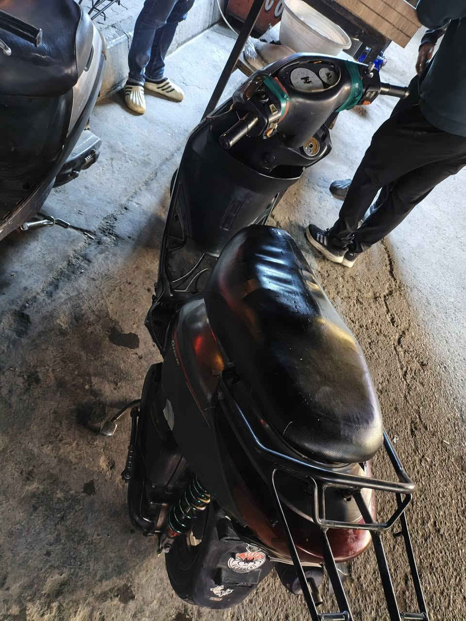 السلام عليكم اخوان دراجه ماكس للبيع كهربائيات شغالة سلف شغاله مدينه مامفتوح دراجه نكره سلف 375 و بي مجال *********** عنوان كركوك طريق بغداد مقابل الجبهة التركمانيه
