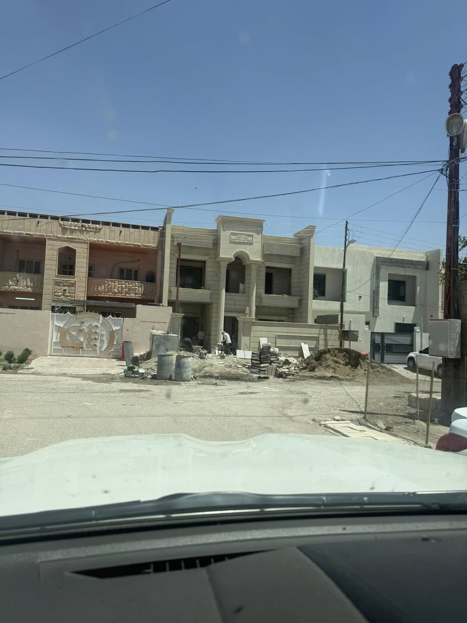 دار لبيع تكريت حي الجامعه خلف قاعه مسايه مساحه 300 مترصدر طير  عل شارع عشرين متر خمس غرف نوم البيت اقل شهر تستلم مفتاح فول سحب مغربي شبابيك امليوم بوب تركي ارتفاع ٢٥٠ ارضيه ام ١٢٠ في ستين  الاتصال عل رقم ***********
