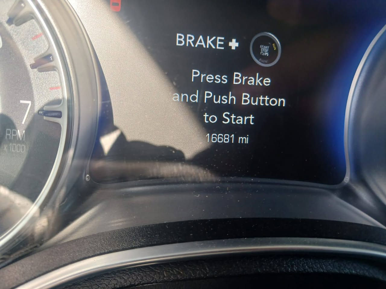 كرايسلر 300   2023 اصل 
6 سلندر تو ويل
ماشية 16mile فقط حقيقي
رقم بغداد انكليزي
بيها قطعتين جاملغ صبغ  والبنيد مبدل 
✅️

السعر : 250 وبيه مجال بسيط
اتصال أو واتساب
***********
