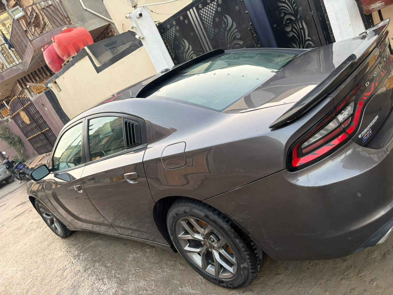 جارجر 2016 sxt
تو  ويل اصل السياره 

كشنين كهرباء 

شاشه صغيره 

تبريد ثلج 

حداديه جديده 

تخم تاير 

كير

مكينه كفاله 

رقم بغداد ب اسمي 

جديده وجاهزه مال جناي 

ولا كلوب مشتغل بالدشبول 

صور الحادث مرفقه بالمنشور 

السعر ١٧٠ $ وبيها مجال 

***********
