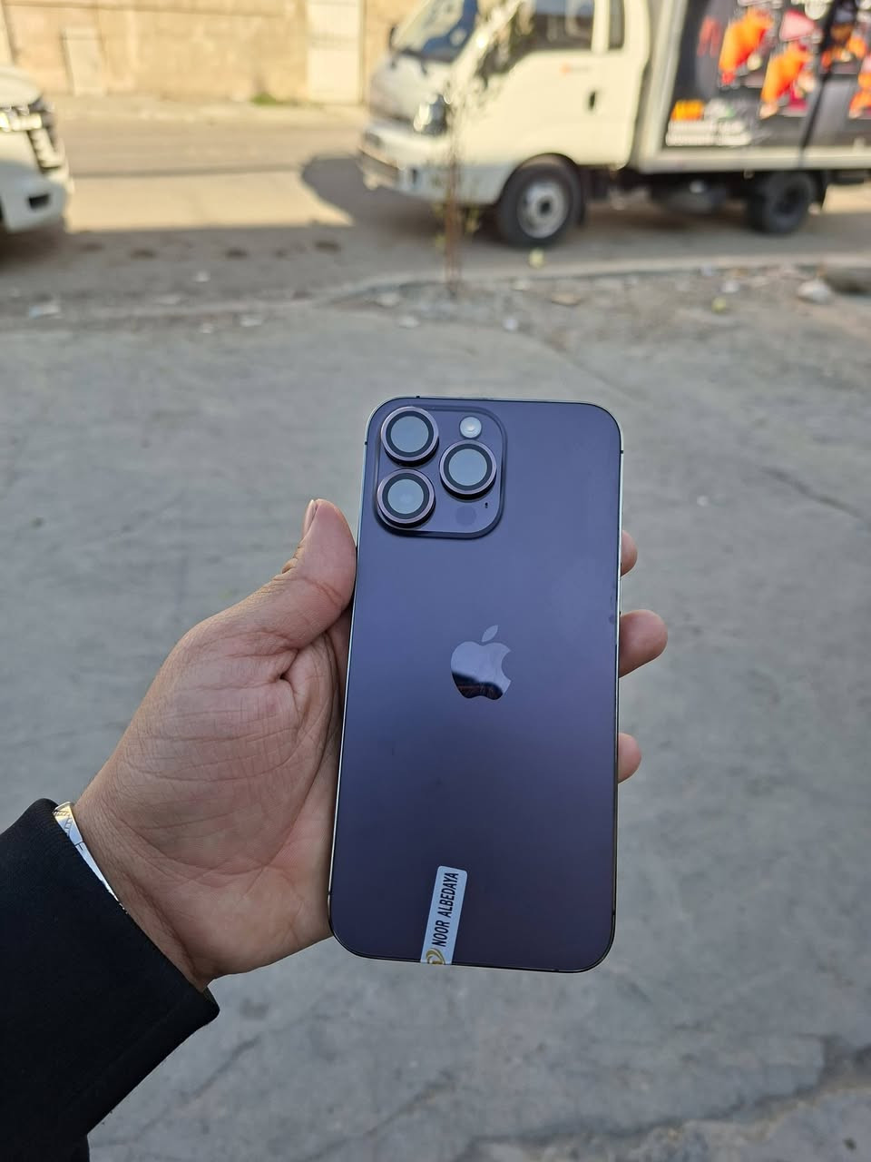 سلا عليكم ايفون 14برو ماكس  بغداد ذاكره 256 بطاريه 93 ما بي شي تعال افحص بل حاسبه وروح سعره 900 رقم ***********
