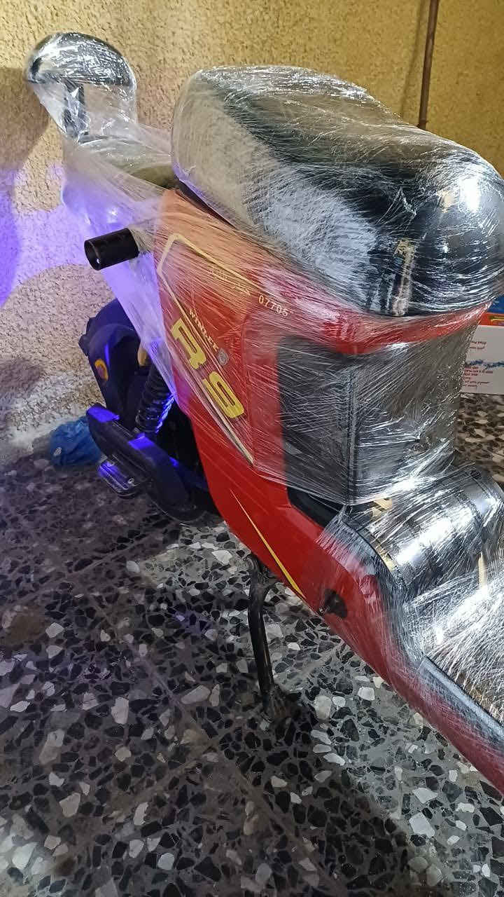 دراجه شحن R9 سرعته99 بطاريات 5زغار بلاديات مابدلات دراجه نضيفه ماشيه 3800 مابيه اي عطل سعر 400 وبيه مجال راسلني واتساب وتدلل ***********
