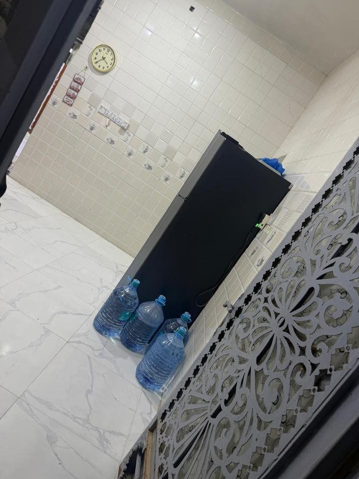 يتوفر بيت مساحة ١٧٠ متر شارع باب الهوى شارع سيد لطيف مختار يتكون من غرفتين البيت ركن الغرف كلاهما ٥×٤
مساحة المطبخ البارد ٤×٤
مساحة المطبخ الحار (الطول ٤ والعرض متر ونصف)
 الديوانية الطول ٥ والعرض ٤
الصالة ٥×٤

مراجعه ***********
