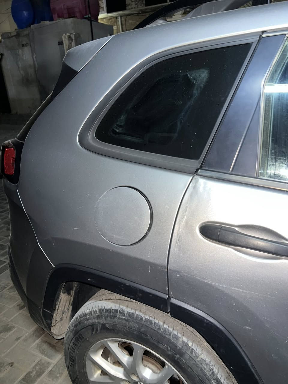 جيب بزون 16 سبورت 
ماشيه 135 
رقم بغداد انكليزي مميز جديد
حادثها موضح بالصور جاملغ امامي مبدل نفس اللون وربع من الباب مال سايق مصلح 
السياره بيها بارد بالباب الخلفي وبيها رصعات مسويهن بارد كلهن
البنيد من جوه بي كسر
محرك جديد بالجيس
كير مكفول
صدر امامي عربانه خلفيه جديد بالجيس وبالضمان كامل مكمله
بنكه وراديترات ومنضومه مي جديده بالضمان بعدهم
تبريد وكمبريسر وغاز اصلي جديد 
تايرات جدد
مازدات اصلي جديد شركة
السياره ربع متصرف عليها جديده بالجيس كلشي بيها مبدل اصلي وكاله بالضمان
باتري بعده ضمان
دوشمه كشنات وستيرن وحصان وقماره كلها جديده مسويهن
السياره كامله مكمله ميحتاجلها ربع دينار
غرامات صفر رقم وسنويه جديده لحد 2032
كلشي بيها مبدل شركة واصلي
سعرها 120 ومكاني بغداد شرطة الخامسه
***********
تشوفها غاليه انشالله تحصل احسن منها واغاتها
