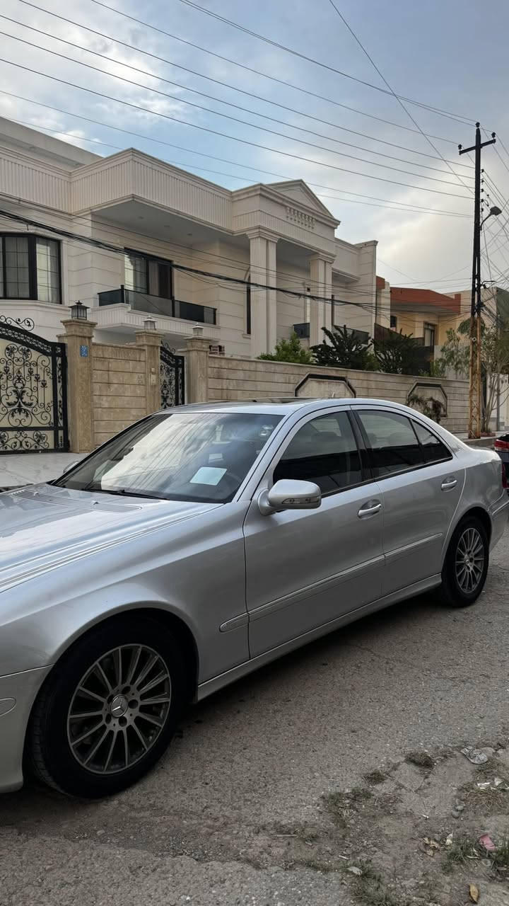 للبيع ⚠️⚠️.  Mercedes-benz
مكان السيارة موصل 

🛑🛑للاستفسار ***********

او على واتس اب ☎️.  ***********

E200 Kompressor  

(موديل 2007 رقم دهوك ) السيارة بأسمي شرط تحويل ⚠️

تيربو 4 سلندر 

(بدون حادث فقط بارد شرط الفحص )

هزة جديد 2027

مواصفات فول ⚠️

فتحة سقف

تشغيل الكتروني

مقاعد قماش 

ديكور خشبي كلاسيكي

شاشة وسطية (نظام COMAND)

تحكم بالمقود

تبريد + تدفئة
