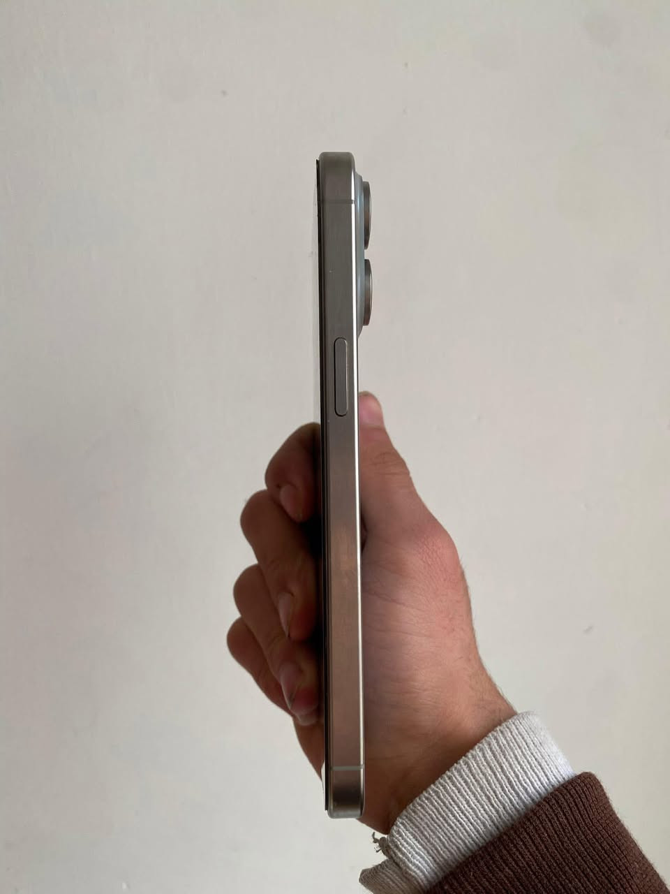 15 برو ماكس
ذاكره 256 
بطاريه 88 بلادي 
كاترتون غراض كامل 
مبدل شاشه اصليه 
جهاز كامل بدون اعيوب نضافه 100 بس فيس إيدي لازم برمجه يحتاج فقط

مراوس 14 برو ماكس او 13 برو ماكس مع فرق 
***********. واتس او اتصل
