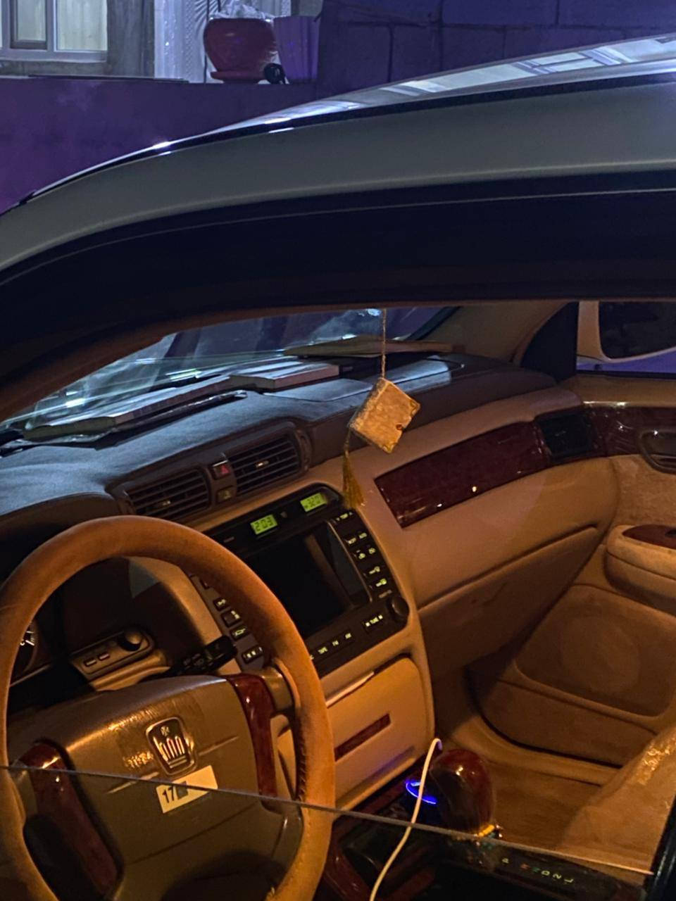 مه لیکه موس تاقانه که ی سلیمانی
 2003 مه کینه بچوک دیفۆر سپیری دانه به زیوه 
دوو دوگمه ی په رده و چوار کوشن کاره با ته عدیل سورعه 
پاش و پیش کریستال
55 هه زار ڕۆیشتووه سه یاره که نمونه یه له جوانی 
سعری 56 گه لاو مه جالیکی که م 
مه لیکه ش هه یه به 45گه لا 
***********
