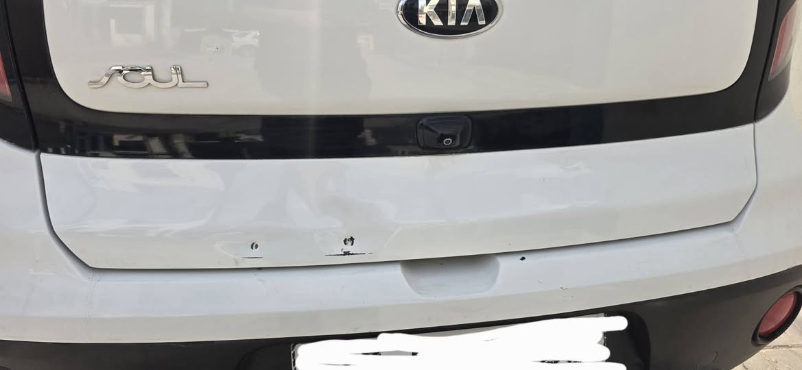 السلام عليكم سياره كيا صول موديل 2019 وارد امريكي حادثه كما موضح في السونار ايرباكات سليمه محرك 1600 gdi السعر 120$ وبيه مجال مكاني بغداد السيديه ***********
