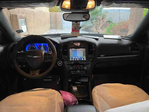 السلام عليكم مكلف بالنشر 
اوباما 2023 فول مواصفات 1/1 
خليجي وكالة هارلم 
بيها البنيد مفتوح 
بانوراما 
حساسات إماميه خلفيه رادار امامي 
برده خلفيه كهرباء 
دخول ذكي بصمتين 
خزن ميموري 
كشنات تدفئه تبريد هواي بعد مواصفات 
سعر 368 بيها مجال 
استفسار اتصال ‭٠٧٧٢ ٤٢٩ ٤٧٥٣‬
