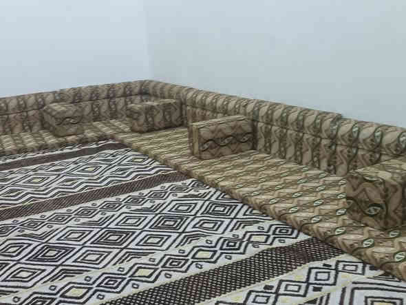 سلام عليكم ديوان للبيع السعر 350 بي مجال عنوان الناصريه سوق الشيوخ الشموع رقم الهاتف ***********
