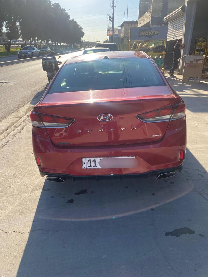 السلام عليكم
للبيع فقط بدون مراوس 
سوناتا وارد امريكي موديل sport   2018 
كلين بدون حادث 
فقط دعاميه اماميه صبغ 
و طاك ايرباك البردة جهة السايق 
بدون شاصي بدون لغود 
رقم بغداد بإسمي التحويل مباشر
محرك 2400 GDI 
ويل كب و الويل حجم 18 
السيارة ماشية 72 الف 
المواصفات :  
بصمة تشغيل 
فول تحكمات بالستيرن 
مثلت سرعة 
حساس الاطارات 
شاشة ابل كاربلي
تدفئة و تبريد بيانو
صندوك ذكي يفتح عند الاقتراب 
بصمة بالابواب الامامية
بصمة فتح الصندوك
اشاير بالمري الجانبية
كشنات جلد
كشنات اماميه تدفئه 
كرسي السائق كهرباء
فتحة سقف  
ثلاثة انظمة قيادة 
comfort
sport 
echo 
منفذ AUX
مانع انزلاق ABS 
دبل كزوز
ستيرن حرف D السبورت
يدات ابواب نيكل
سنتر لوك للتحكم بالمري الجانبية و قفل الابواب و قفل الجامات للاطفال
الجامات الامامية تنزيل و تصعيد اوتو
منافذ شحن USP 
منفذ شحن USP للكشنات الخلفية 
الهاند بريك يم الرجل 
نقطة عمياء
حساسات جانبية ويه الاشارة 
حساسات بالكاميرا الخلفية 
كاميرا خلفية دوارة
للتواصل ***********
