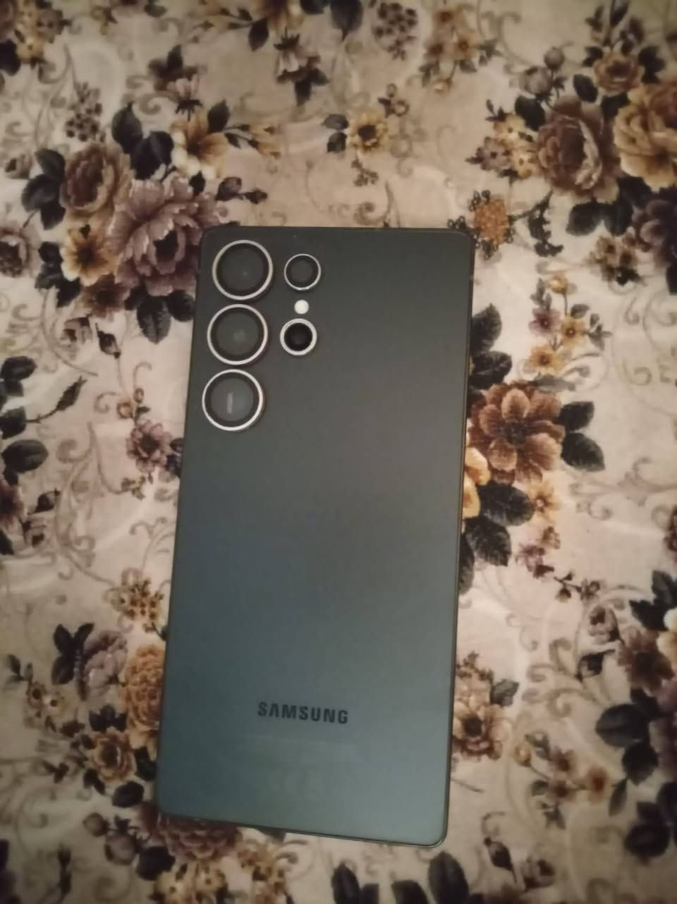 هاتف  s25 ultra للبيع مابي اي شي للبيع بمليون و١٠٠ قفل قفل قفل *********** لون اسود طافي مكاني بغداد الحسينيه
