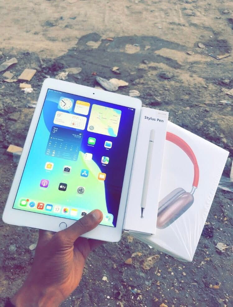 ipad 8 . نسخه شريحه . ذاكره 32
بطاريه 95% واعلى . إمريكي . نموذج M
نظافه 100%
ملحقات : قلم + سماعات airpodsMAX + كيبل
فحص + ظمان
سعر 149 الف مع توصيل 🔥
للحجز ارسل رقمك وعنوانك


**إذا كنت صاحب هذا الإعلان وتريد حذفه لأي سبب، رجاءا أرسل رسالة إلى الدعم الفني**