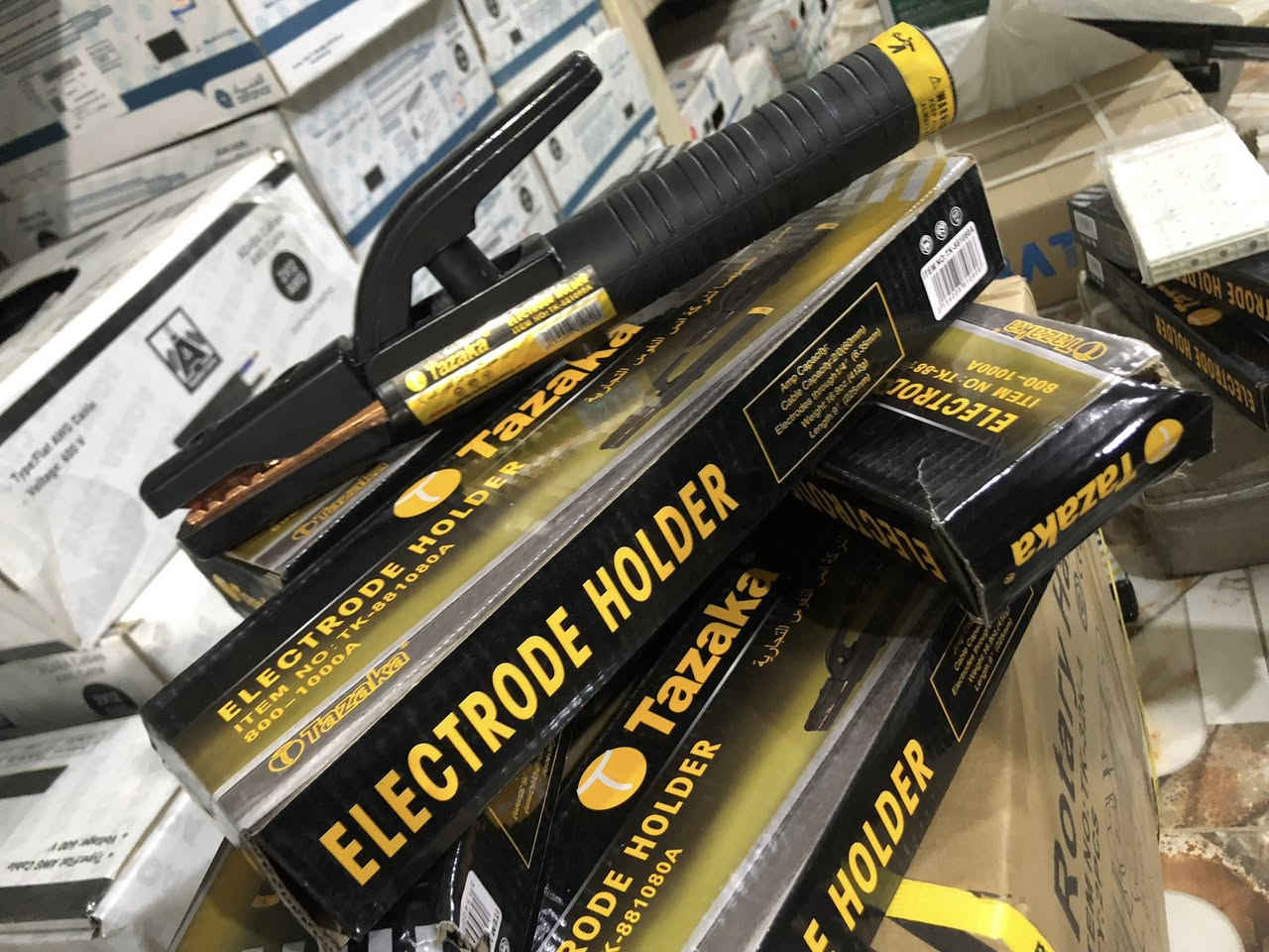 🎉 يتوفر لدينا 🎉
1-ماكنة لحام الاصلي *wetoke*
 2-يدة لحم الاصلي *Tazaka*

عروض جملة وبسعر مناسب ومدعوم 🎉
المقدادية/ ابو خريبيش / الشارع القديم 
📞 للطلب والاستفسار: (***********)
