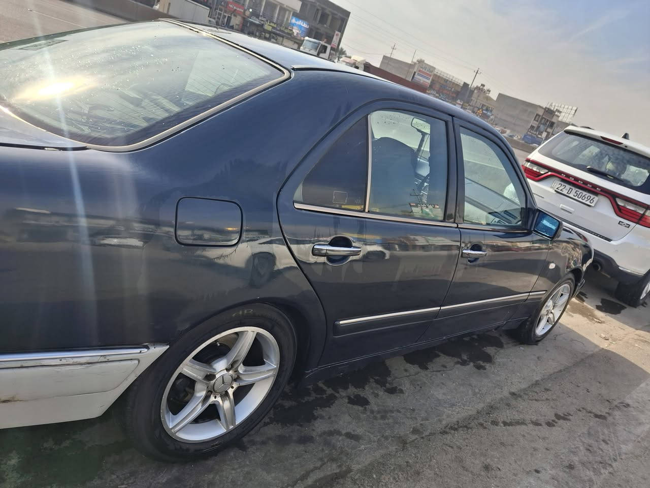 مرسيدس ام عيون موديل ٩٦ محرك٣٢٠ خراطيم بلادي كير ومحرك تمام تبريد وسلايد يرادله صيانه تخم تاير وباتري جديد حداديه تمام لون ازرق نيللي رقم واسط انكليزي سنويه جديده بأسمي السعر ٧٥ وبيها مجال مكان السياره بغداد الرصافه قرب جسر المشتل تلفون ***********
