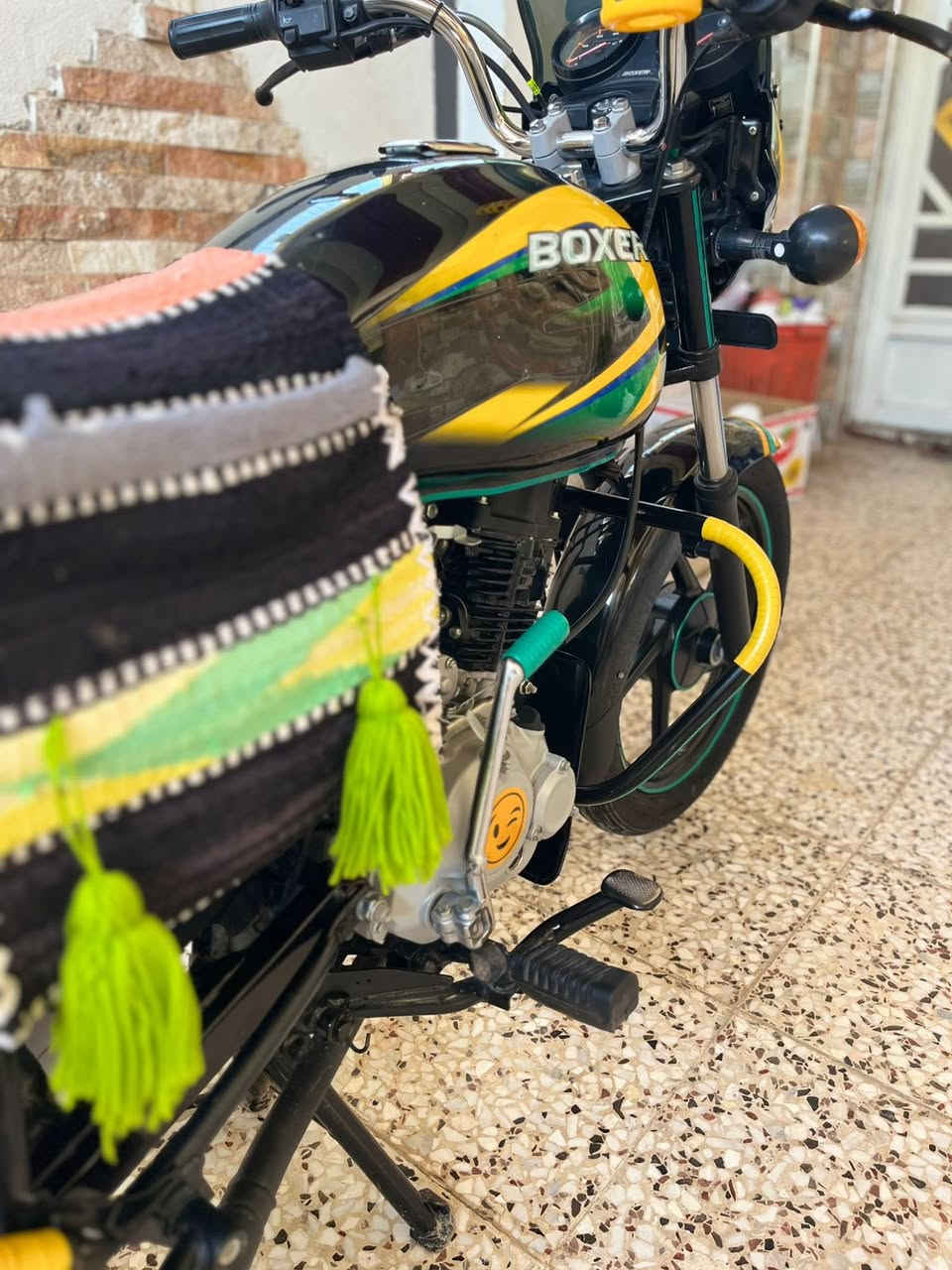 سلام عليكم دراجه بوكسر للبيع مامفتوح برغي بيها أوراق اصولي كهربأيات كلها شغاله الستفسار الاتصال بالرقم 0781 373 2821
