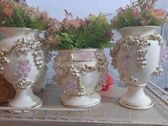 السلام عليكم عندي غراض البيت للبيع السعر على خاص عندي ورد  صناعي ***********
