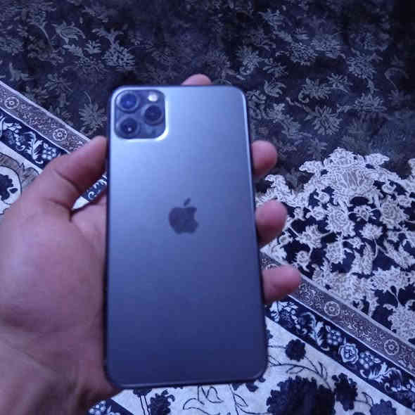 آيفون11برو ماكس مستبدل شاشه وضهر وفيس إيدي غير شغال السعر 250 وبي مجال الرقم *********** تواصل واتساب فقط
