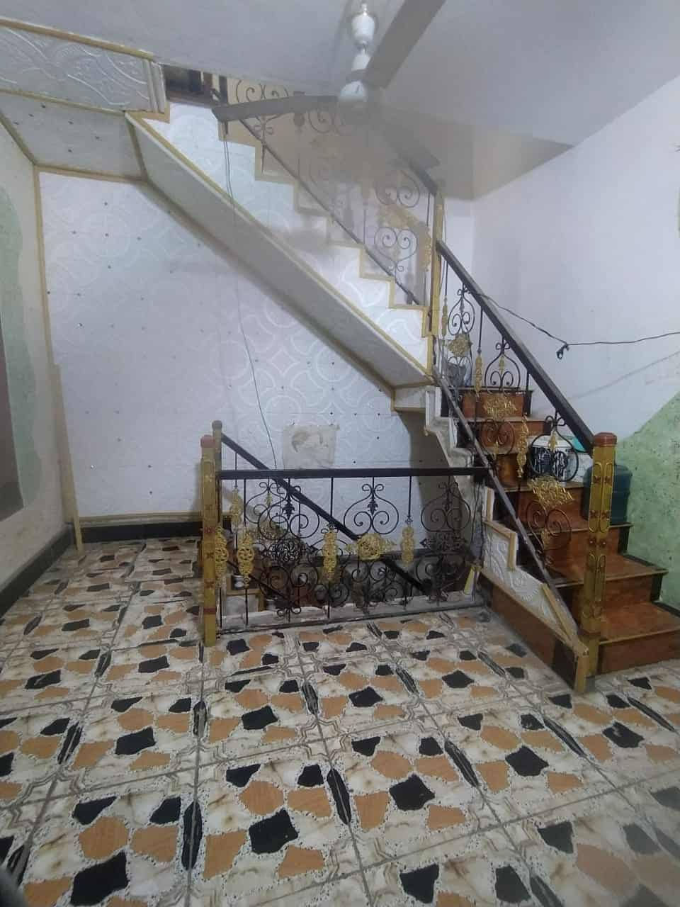 ***********بيت للبيع ينباع على المبادرة علمأ حاليا مطلوب اسكان يسدد الاسكان وبعدين يحجز على المبادره موقع البيت حي الرساله قرب المجسر خلف الشارع العام اول فرع او قرب مطعم شهوده أو مطعم الريس البيت مساحة 107ونص متر طابقين الطابق الاول استقبال غرف نوم مع صاله مع مطبخ وصحيات الطابق الثاني غرفه  عدد اثنين وصاله ومطبخ وصحيات السعر مقدمه 90ولباقي 30الاسكان الكلي 120 وبيه مجال الطيبين تفاصيل اكثر على الخاص
