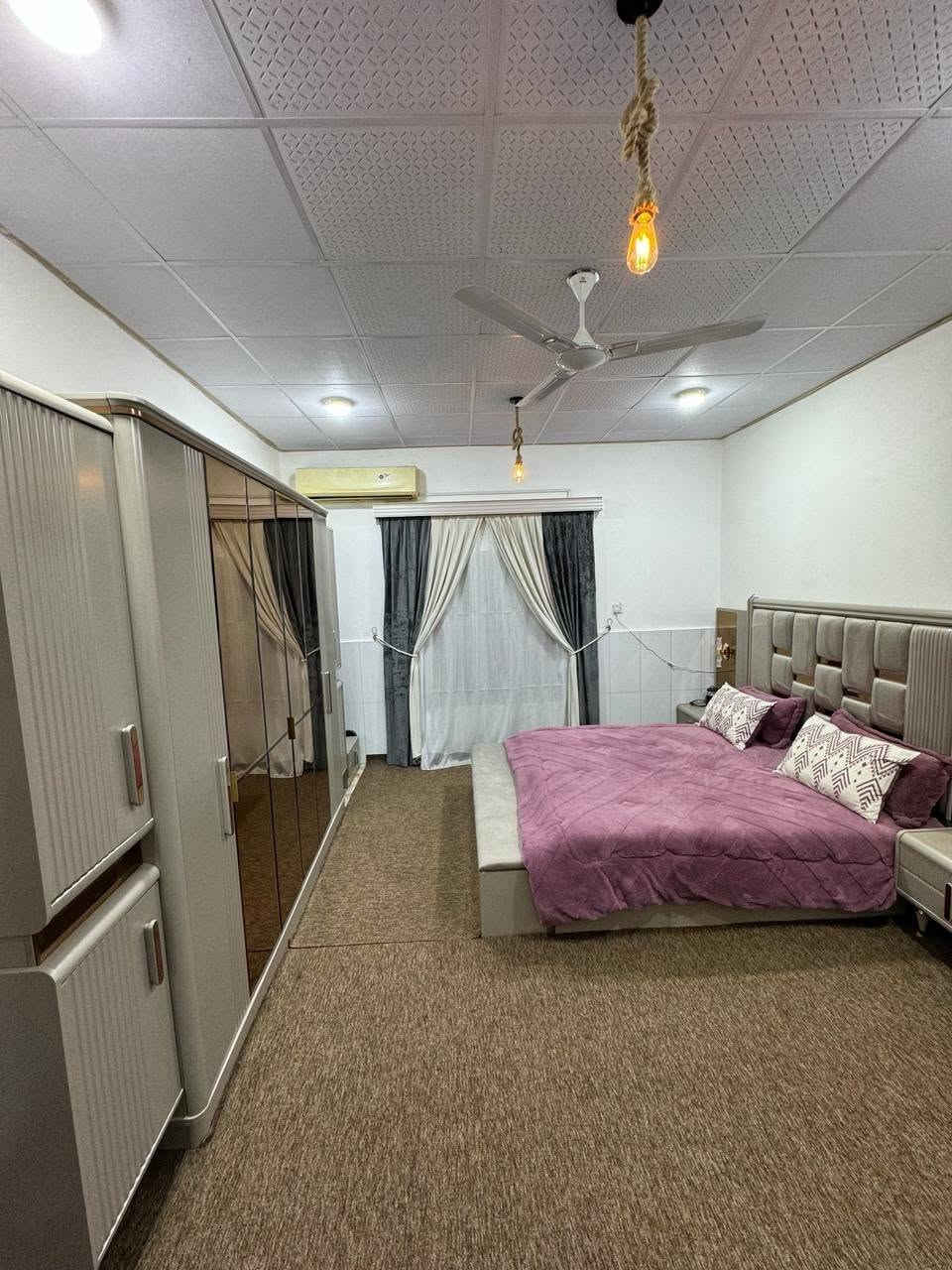 السلام عليكم 🌹
بيت للبيع وقف سني 500متر 
معا الاثاث  غرفتين وصاله ومطبخ وديوانيه صحيات  غرف نوم ثنين مودرن تركي ديوان + قنفات تركي للسقبال المطبخ كامل كاونتر وميز طعام وثلاجات ومجمده 
الموقع ابو الخصيب كوث ثويني شارع كوت ثويني مقابيل جامع السيده خديجه ع الرئيسي ع شارع رابع بيت عن التبليط 
السعر 135 للإستفسار واتساب ***********

