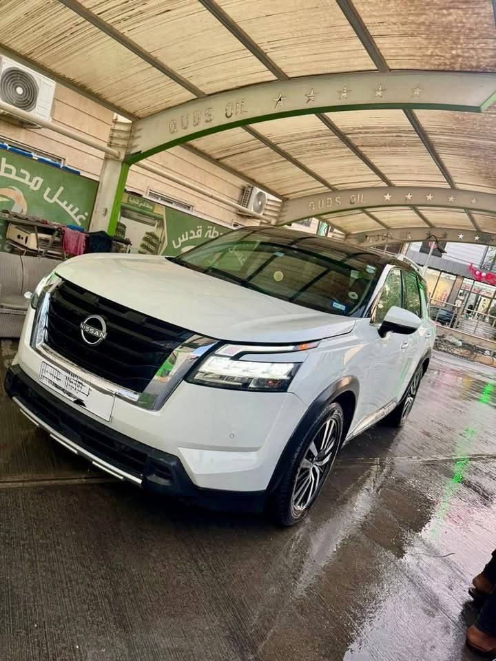 نيسان باثفندر بلاتنيوم قماره اسود 2023
قطعه وحده صبغ قبغ صندوق 
وايرباك برده فقط
رقم شمالي بسمي
ماشيه 48 الف
سعر 300$ وبيها مجال 
***********
