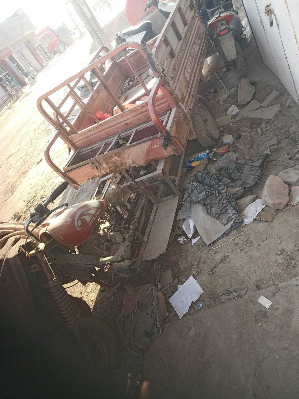 سلام عليكم ستوته للبيع ادوات بس بيه رقم شاصي ستوته جانت تشتغل بس تركناه سعره 125 قفل لاتجيني تكلي شني بيه مابيه مكفلوه من سرقه ***********
